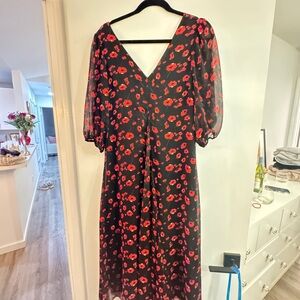 MELLODAY Black V-Neck Midi Dress with Poppy floral design